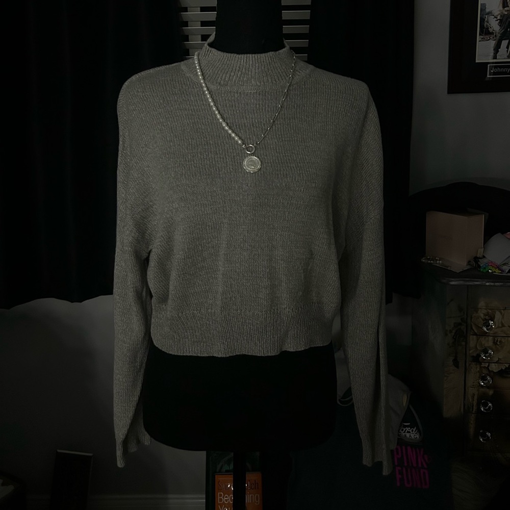 Grey cropped sweater, great for a night out or casual wear #goingout